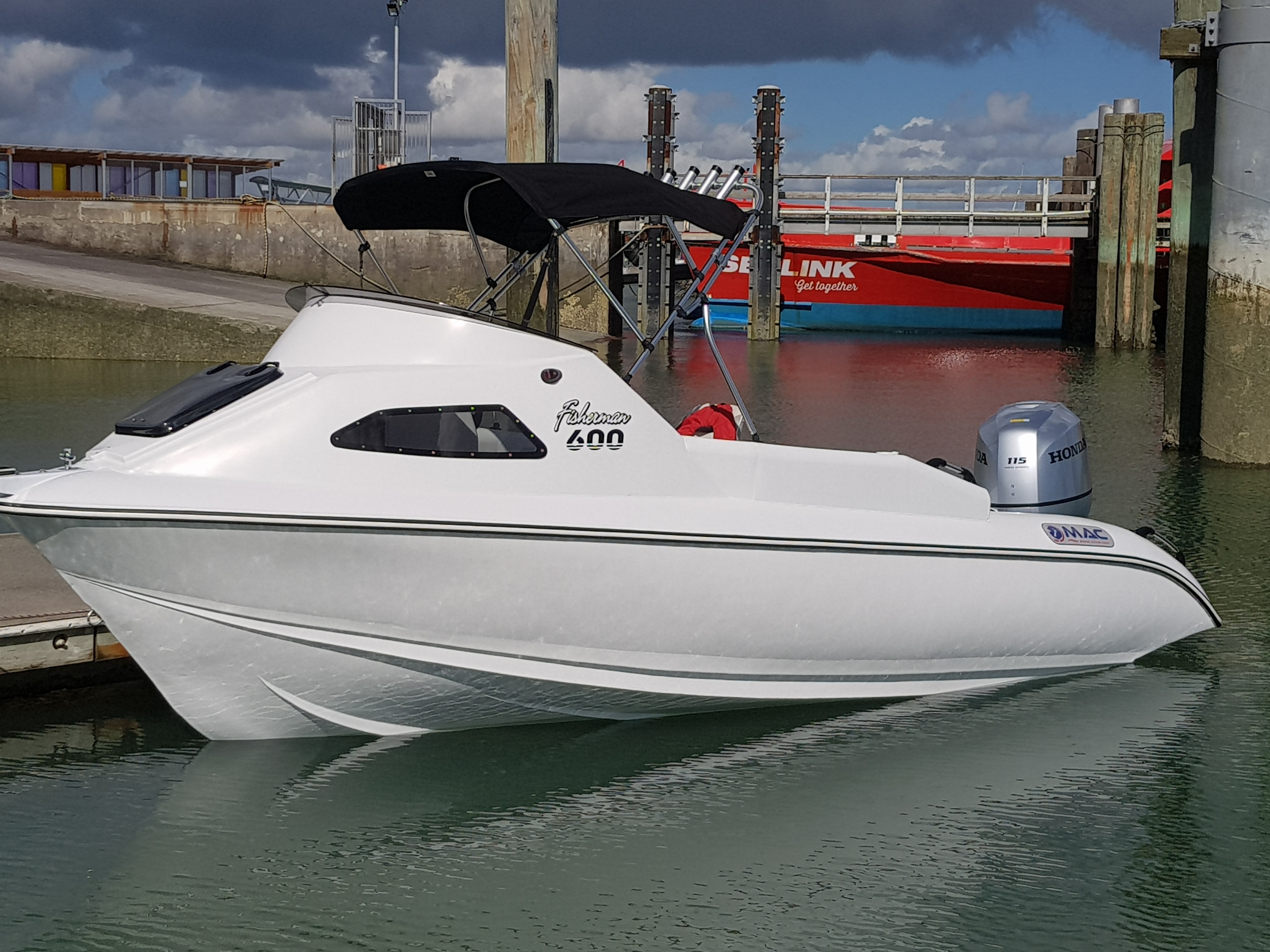 Mac 600 Fisherman: Family Friendly Boating. Light & Powerful